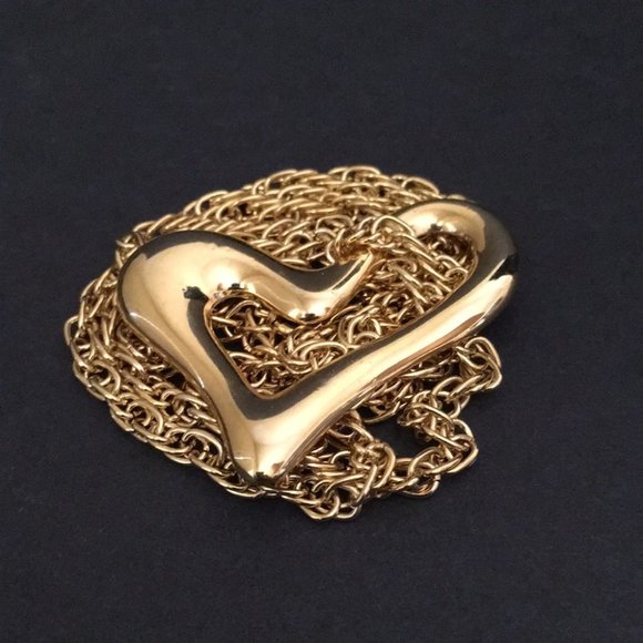 Large Heart Pendant on golden Chain - Picture 7 of 7